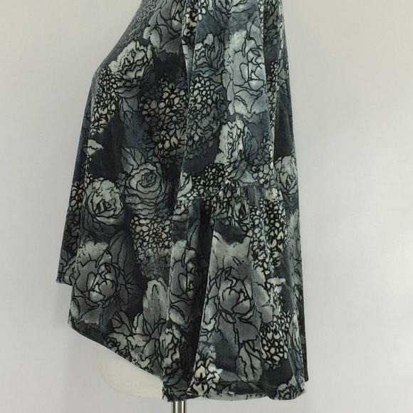 Wild Pearl Printed Velour Blouse SZ L NWT - Picture 7 of 7